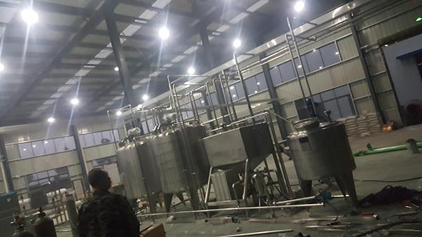 液體營養(yǎng)液中小型加工設(shè)備 30噸/天水劑有機(jī)肥生產(chǎn)線