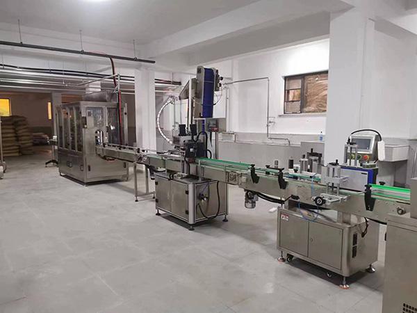 5-25L 液體水溶肥灌裝機生產(chǎn)線設(shè)備 腐殖酸液態(tài)肥制作設(shè)備
