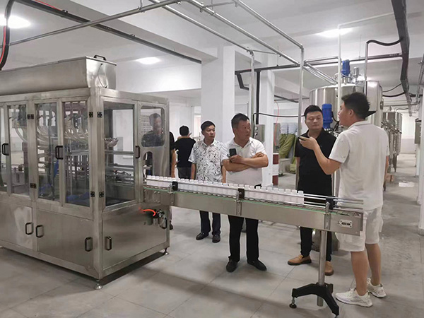 10-50升液體微生物肥加工流水線 沼液肥整套生產(chǎn)設(shè)備價(jià)格
